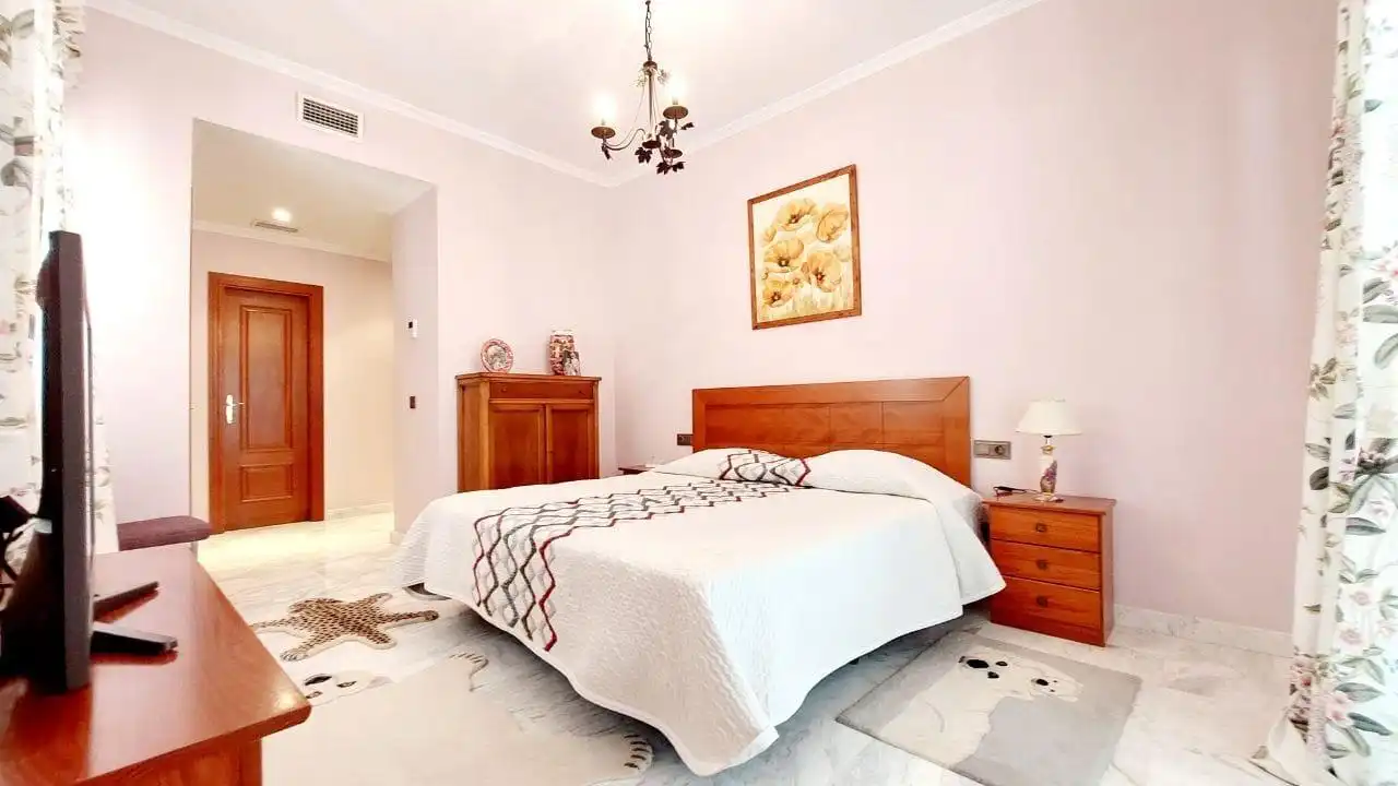 Habitación de Casa adosada en venta en Santiago del Teide con Trastero, Jacuzzi y Piscina comunitaria