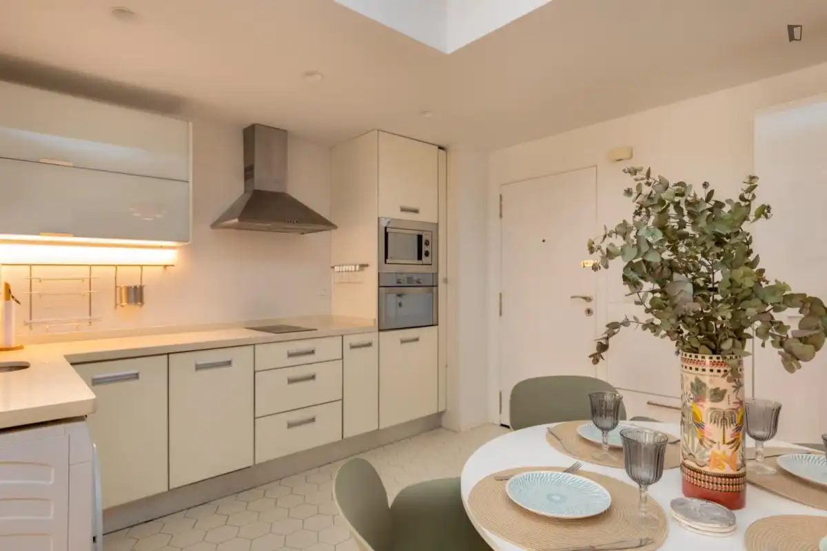 Cuina de Apartament de lloguer en Valencia amb Aire condicionat, Moblat i Forn
