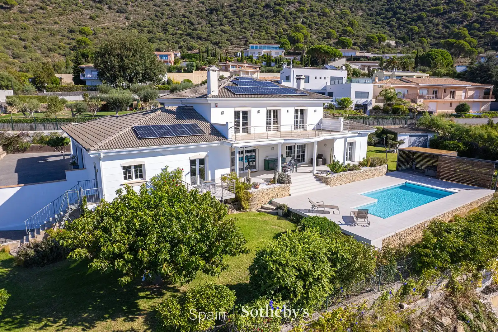 Vista exterior de Casa o xalet en venda en Pau amb Aire condicionat, Calefacció i Jardí privat