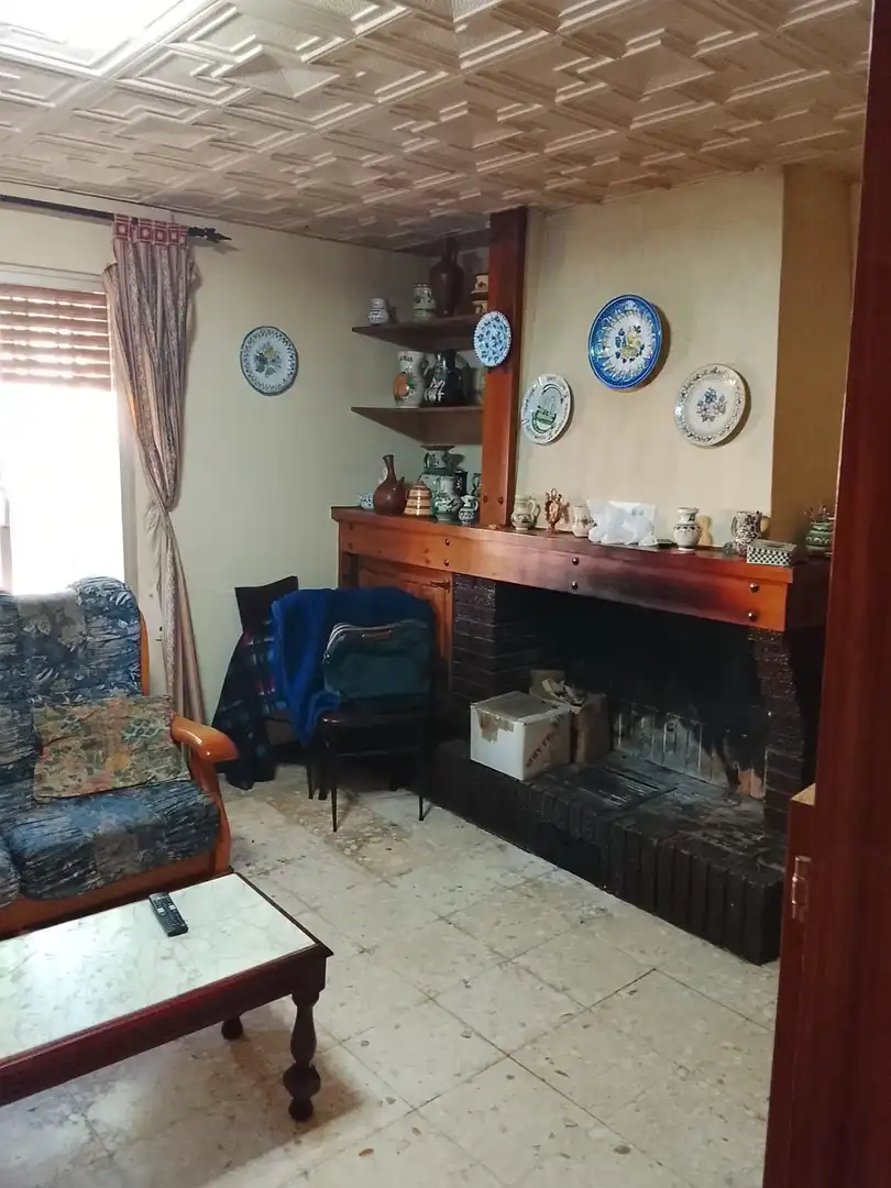 Sala d'estar de Casa o xalet en venda en Madrigal de la Vera amb Jardí privat