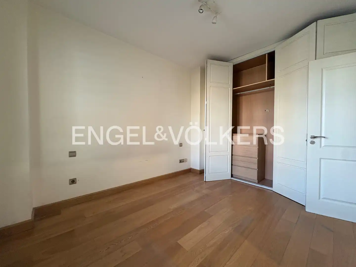 Flat for rent in Sevilla  with Air Conditioner, Heating and Private garden