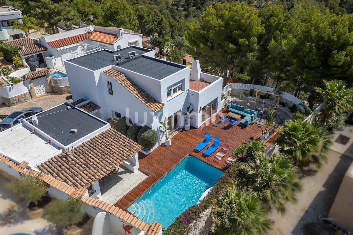 Vista exterior de Casa o xalet en venda en Altea amb Aire condicionat, Calefacció i Terrassa