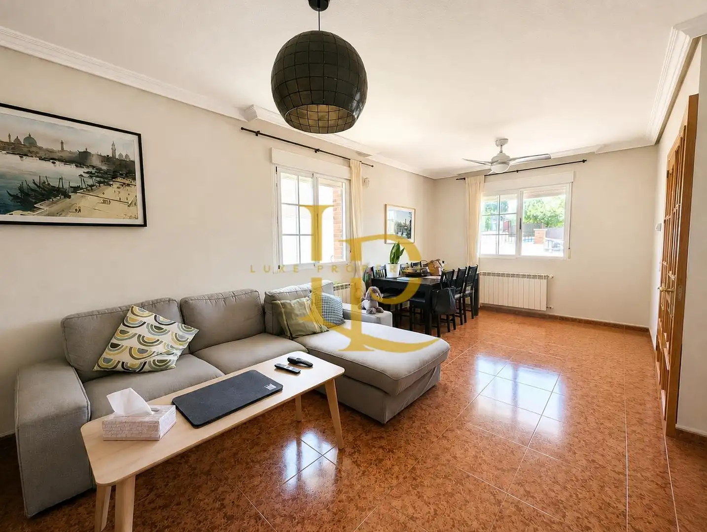 Sala d'estar de Casa o xalet en venda en Galápagos amb Calefacció, Jardí privat i Terrassa