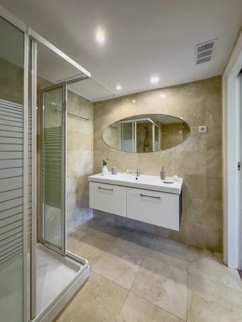 Bathroom of Apartments for rent in Madrid  with Air Conditioner, Heating and Furnished