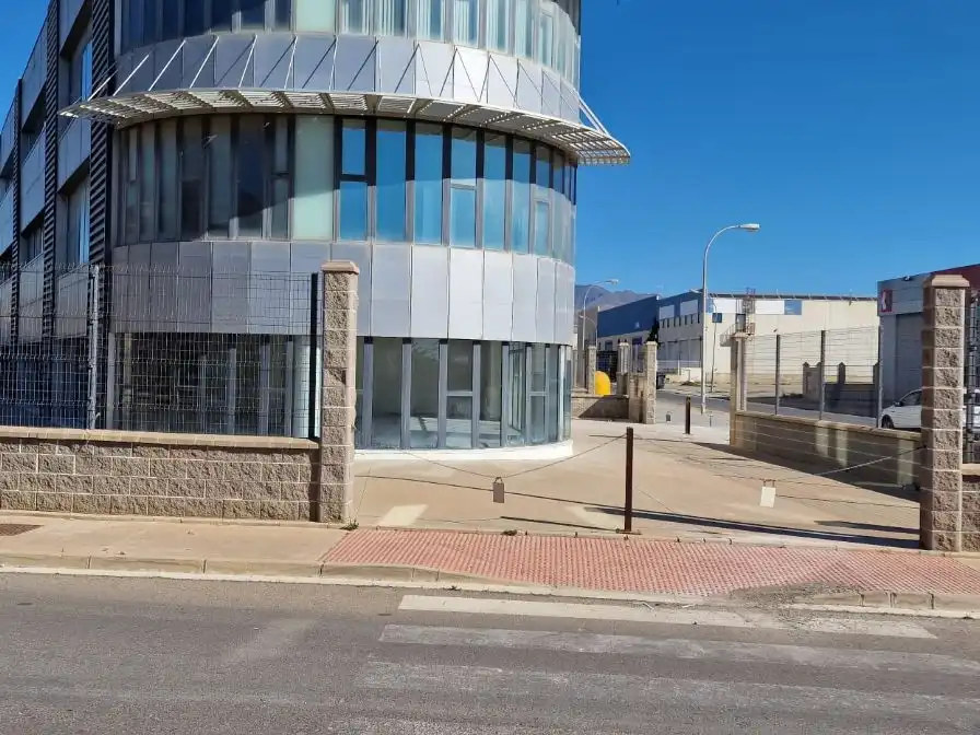 Vista exterior de Local de alquiler en Almería