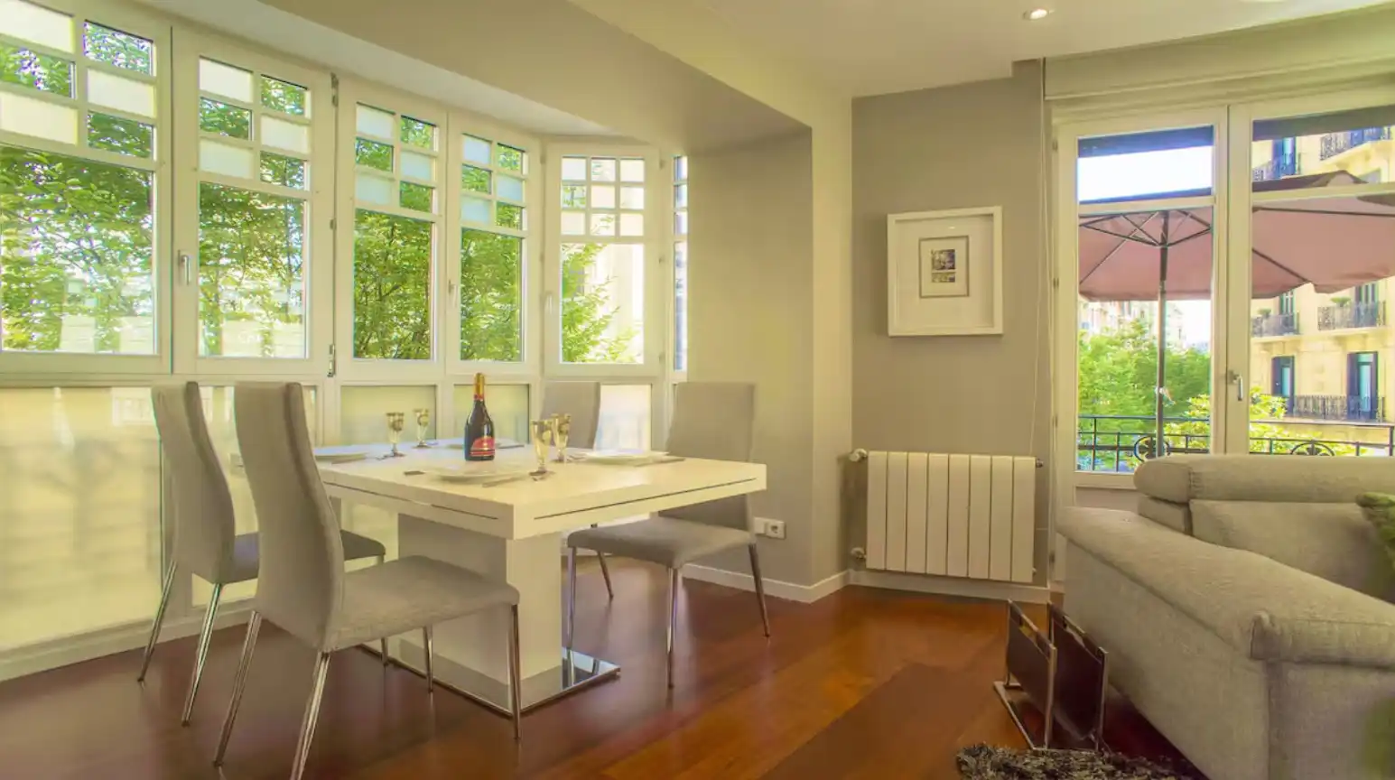 Menjador de Apartament de lloguer en Donostia - San Sebastián  amb Aire condicionat, Calefacció i Parquet