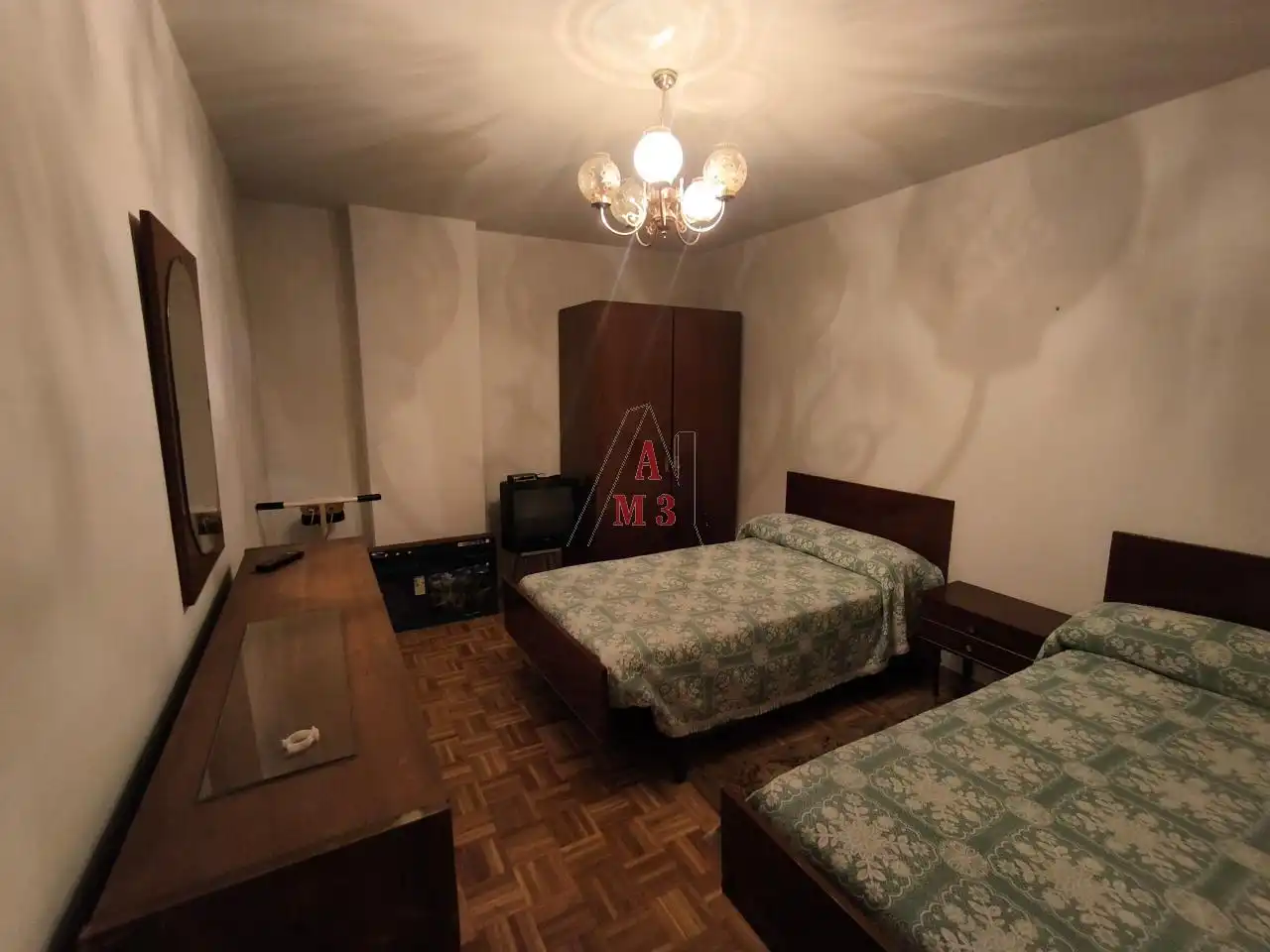 Dormitori de Pis en venda en León Capital  amb Calefacció, Parquet i Traster
