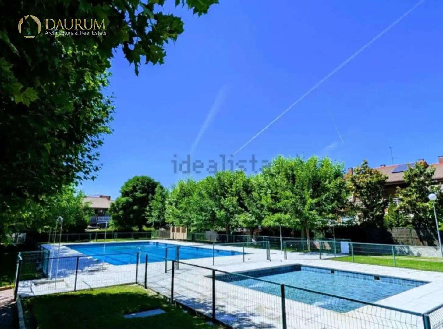 Piscina de Casa adosada en venda en Alcalá de Henares amb Calefacció, Jardí privat i Terrassa