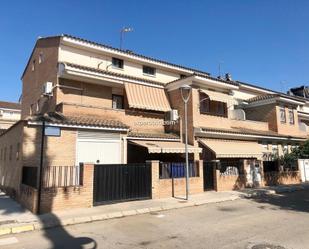 Exterior view of Single-family semi-detached for sale in Alaquàs  with Air Conditioner