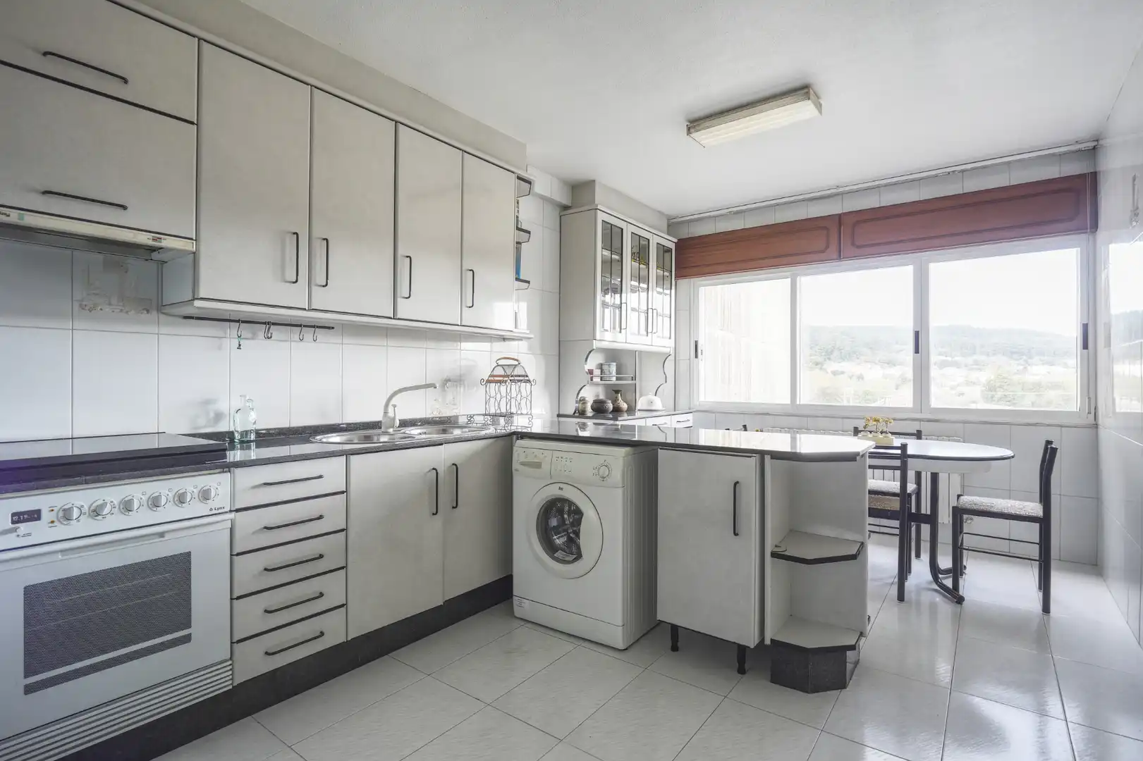 Cocina de Edificio en venta en Padrón