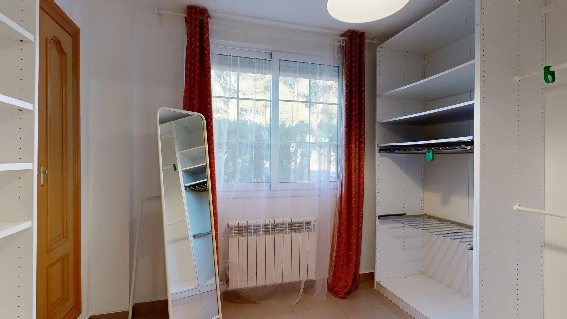 Bedroom of Houses for sale in La Muela