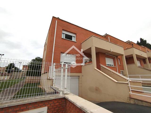 Casa-chalet en Venta en Calle Puentecillo en Viana