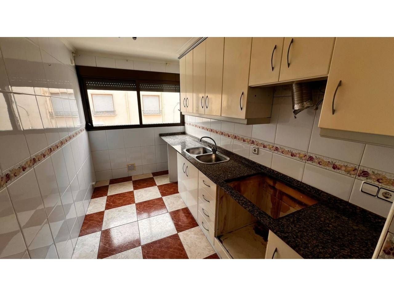 Kitchen of Flat for sale in Almansa  with Heating