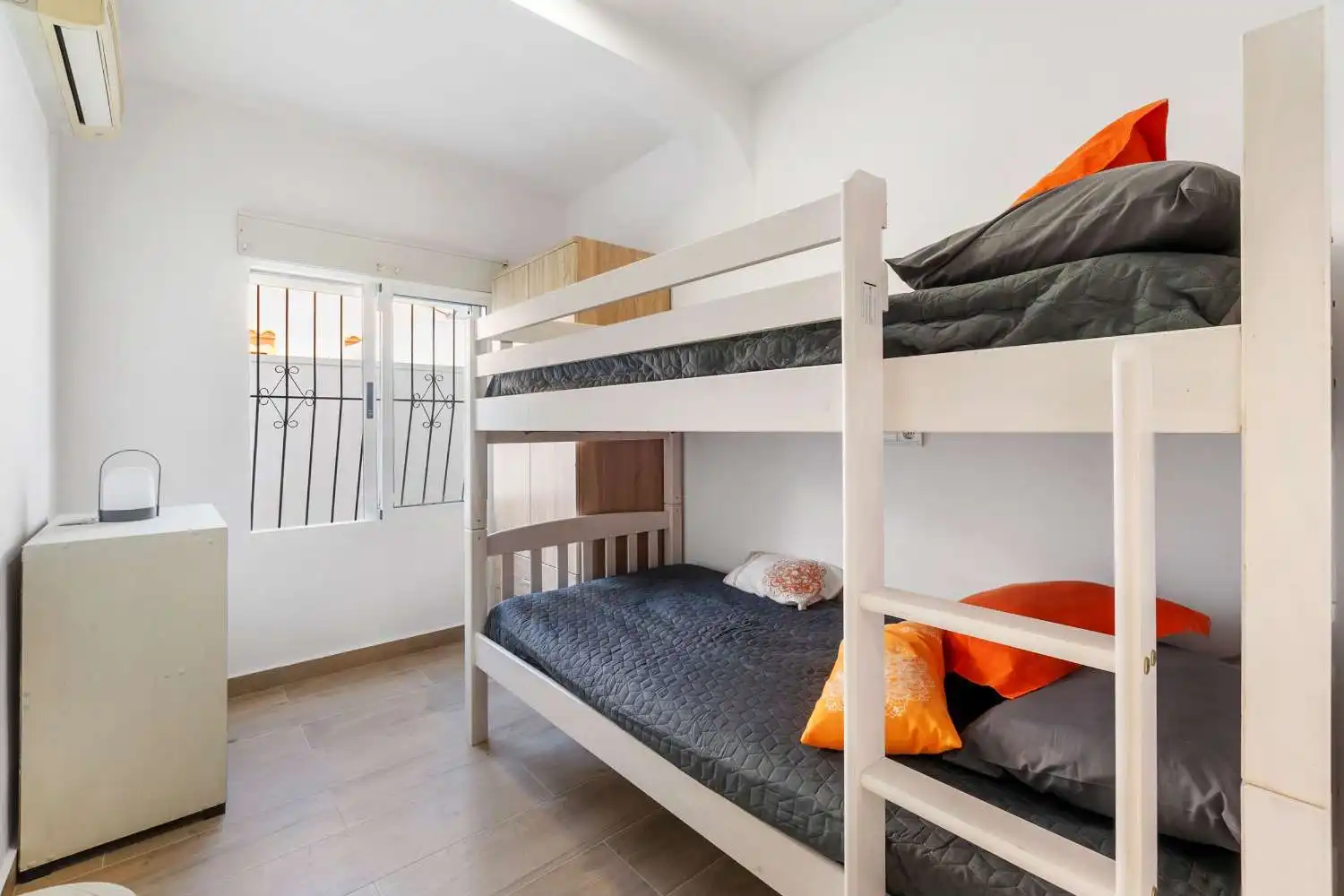 Dormitori de Casa o xalet en venda en Orihuela amb Aire condicionat, Traster i Moblat