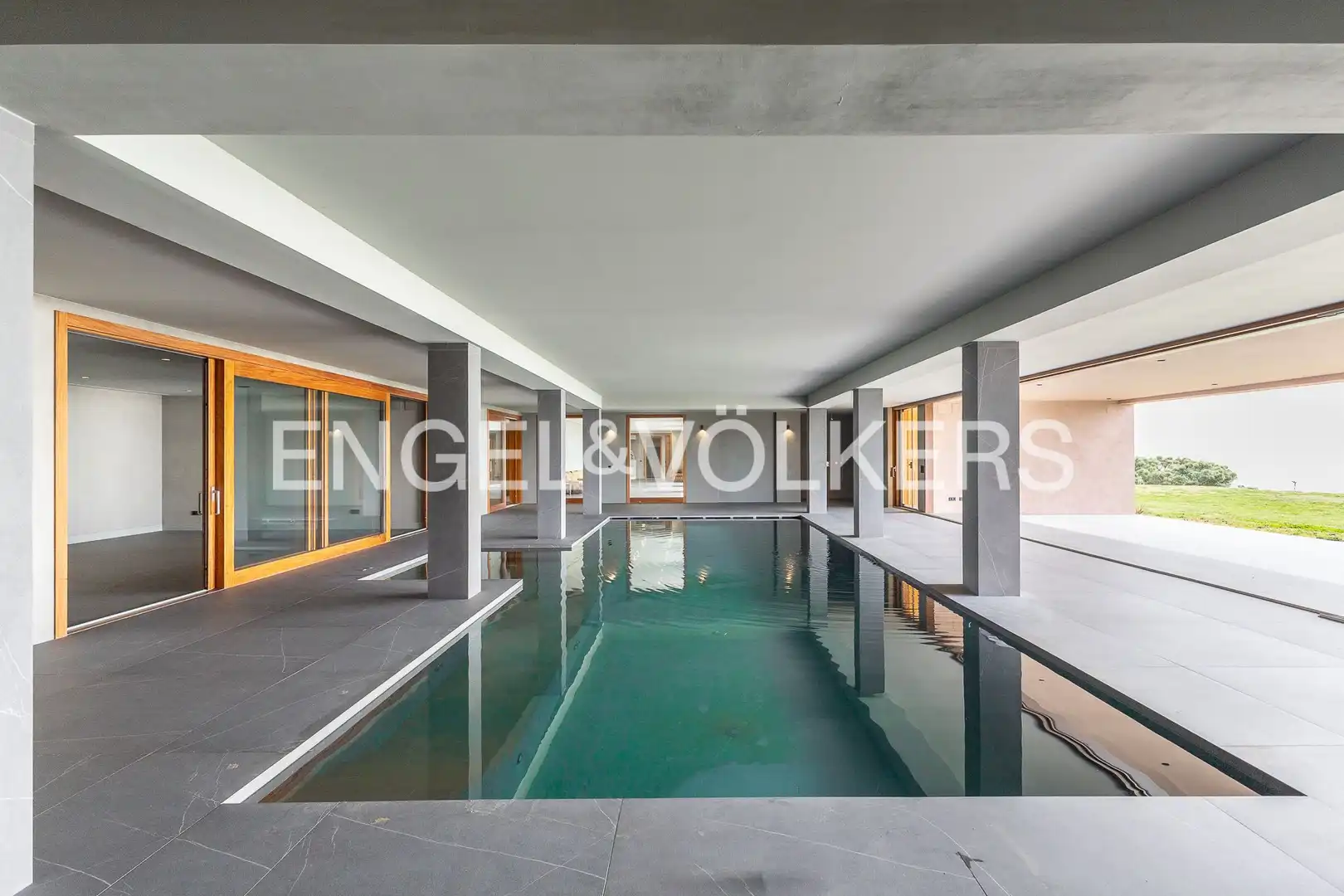 Schwimmbecken von Country house zum Verkauf in Sant Andreu de Llavaneres mit Klimaanlage, Heizung und Privatgarten