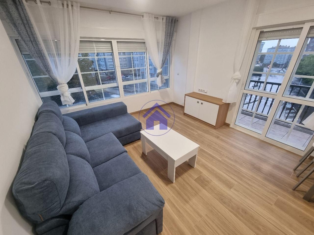 Sala d'estar de Pis de lloguer en Pontevedra Capital  amb Calefacció, Moblat i Balcó