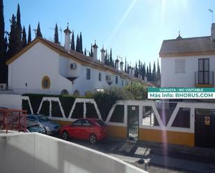 Vista exterior de Casa o xalet en venda en Mairena del Aljarafe amb Jardí privat i Piscina