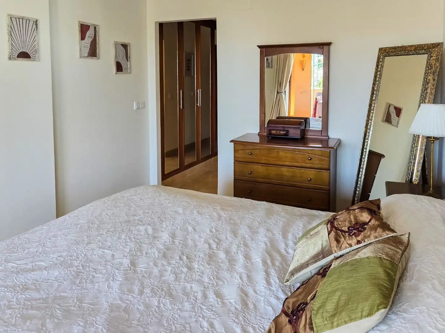Habitación de Piso en venta en Estepona con Aire acondicionado, Terraza y Balcón
