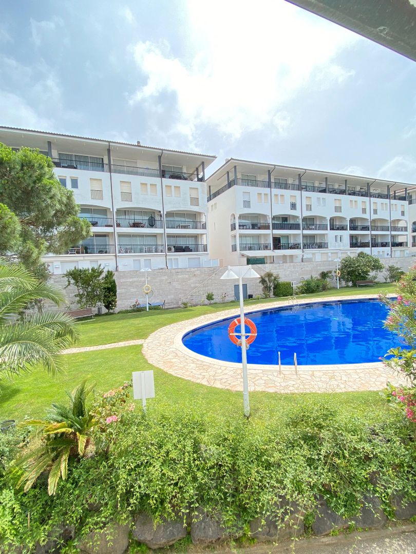 Schwimmbecken von Einfamilien-Reihenhaus zum Verkauf in Castell d'Aro, Platja d'Aro i s'Agaró mit Klimaanlage, Heizung und Privatgarten