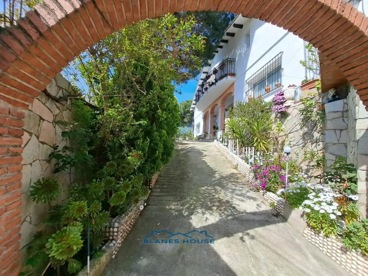 Casa amb jardí en venda a Calle Tierno Galvan 0