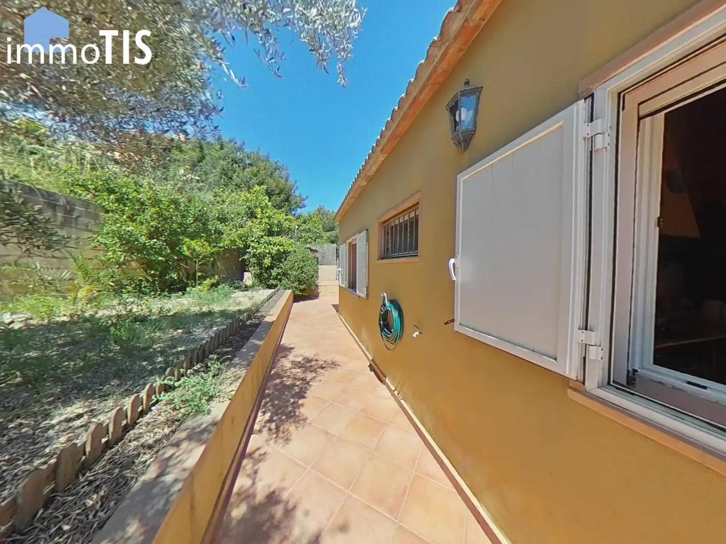 Jardí de Casa o xalet en venda en Cubelles amb Aire condicionat, Jardí privat i Terrassa