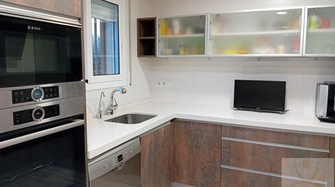 Foto 2 de Casa adosada de lloguer a Avenida Estatut, Ca n'Oriol, Rubí