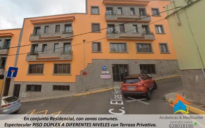 Vista exterior de Dúplex en venda en Arucas amb Terrassa, Forn i Rentadora