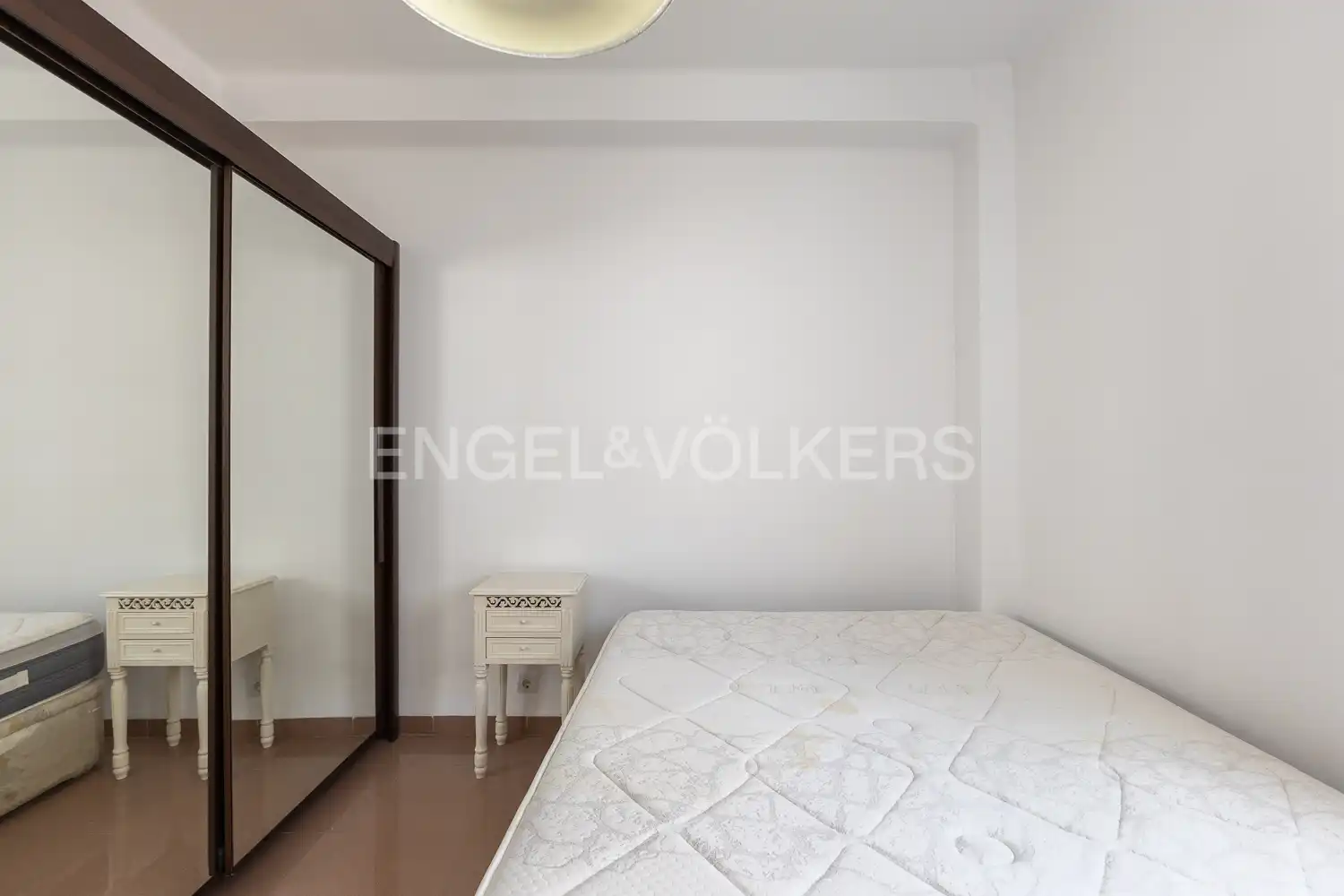 Schlafzimmer von Dachboden zur Miete in Valencia mit Heizung, Terrasse und Abstellraum