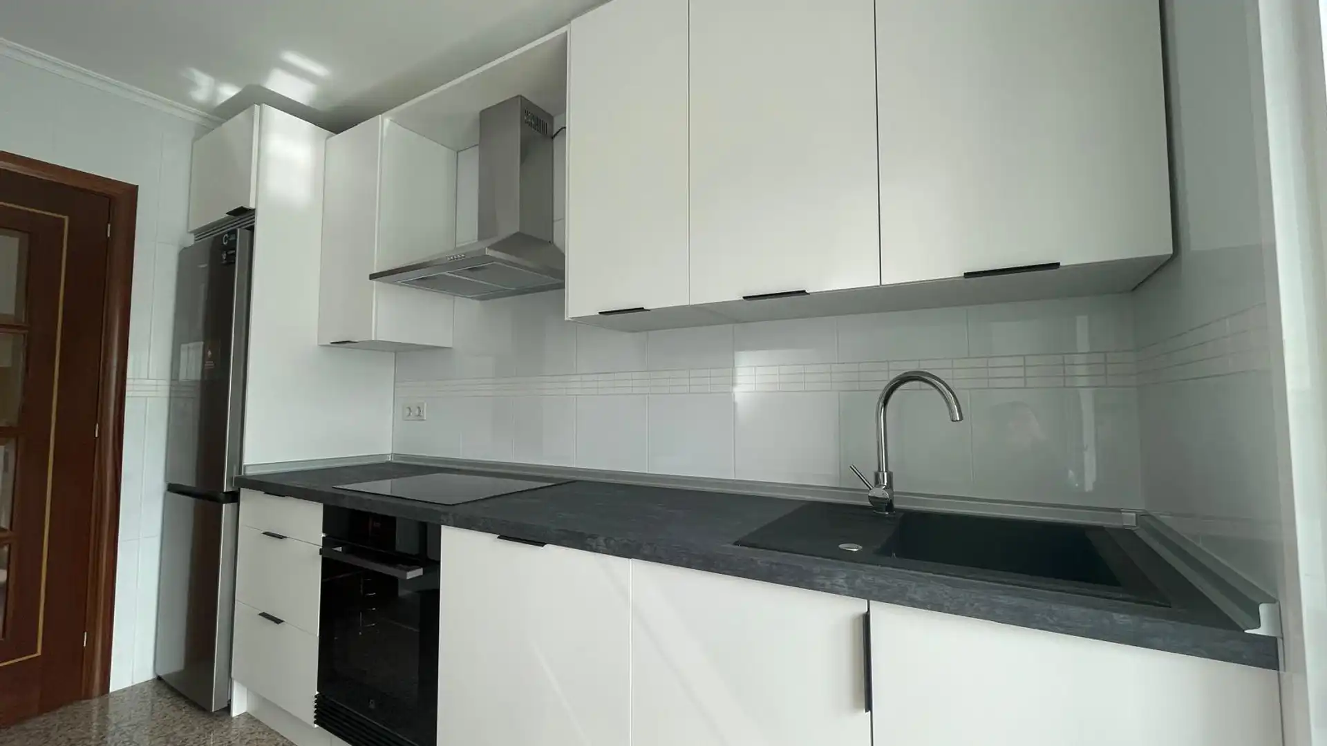 Cuina de Pis de lloguer en Ferrol amb Calefacció i Moblat