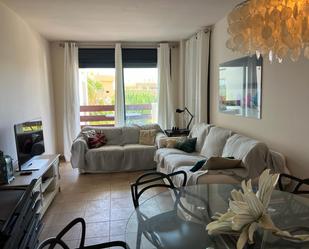 Sala d'estar de Apartament de lloguer en Mijas amb Jardí privat, Terrassa i Piscina comunitària