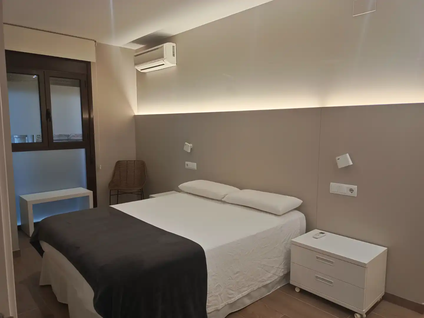 Dormitori de Apartament de lloguer en Lleida amb Aire condicionat, Calefacció i Moblat