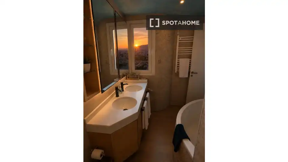 Bany de Apartament per a compartir en Montgat amb Aire condicionat, Terrassa i Moblat