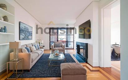 Living room of Attic to rent in  Madrid Capital  with Air Conditioner, Heating and Parquet flooring