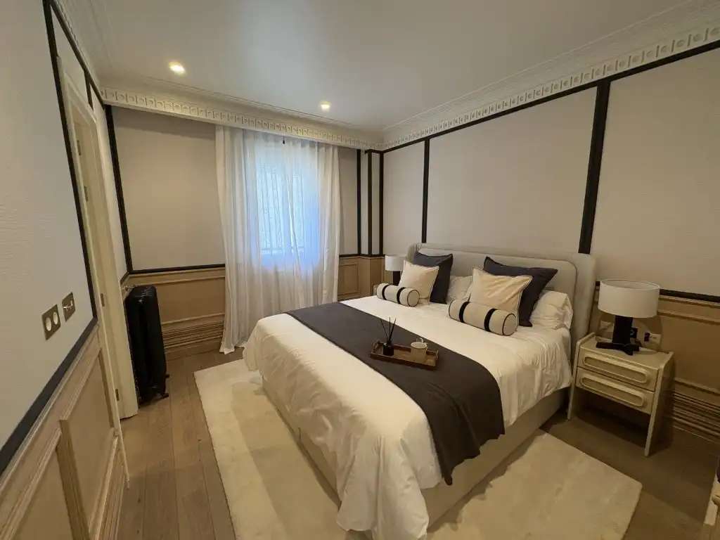 Habitación de Piso en venta en Madrid con Balcón