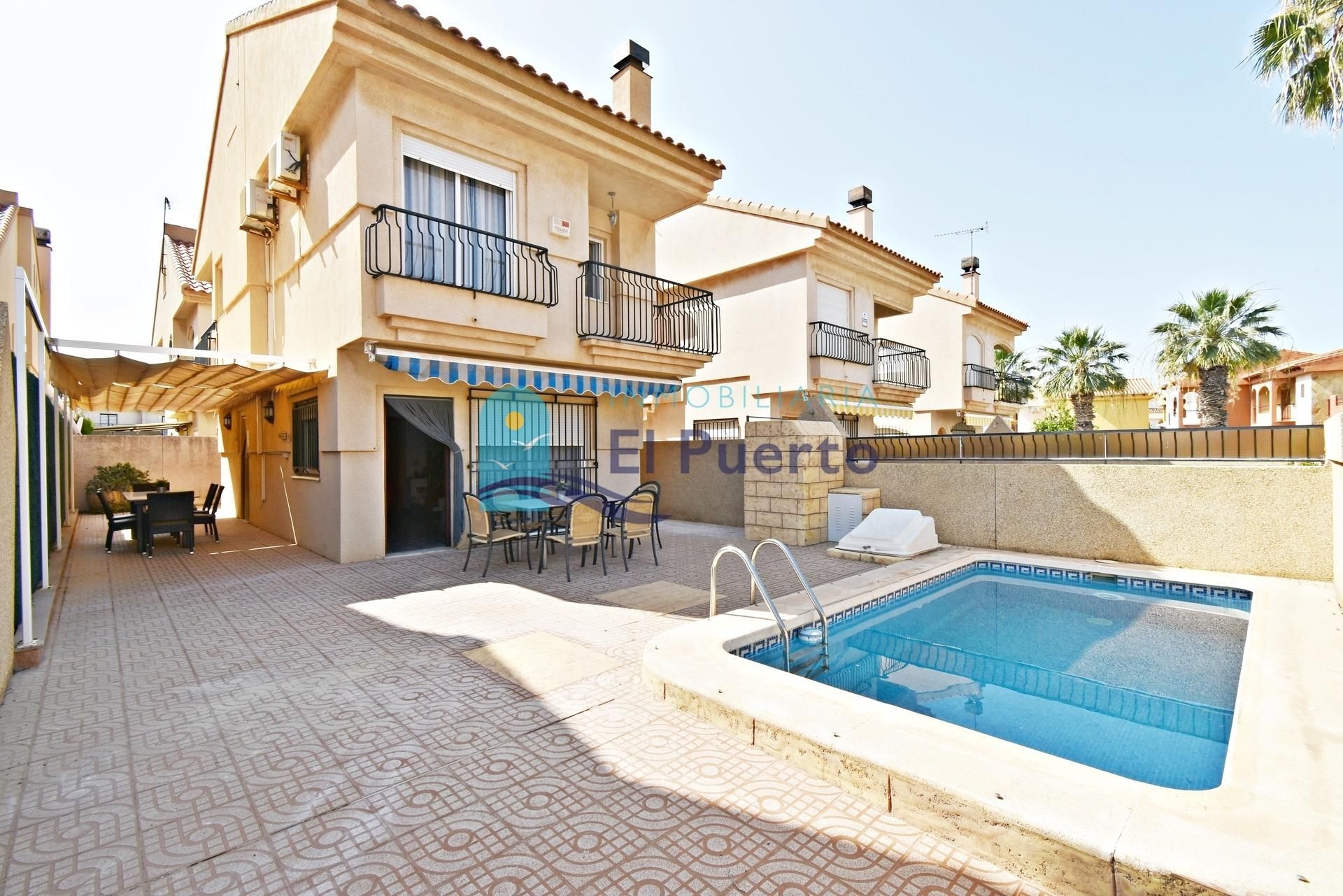 Vista exterior de Casa o xalet en venda en Mazarrón amb Aire condicionat, Calefacció i Jardí privat