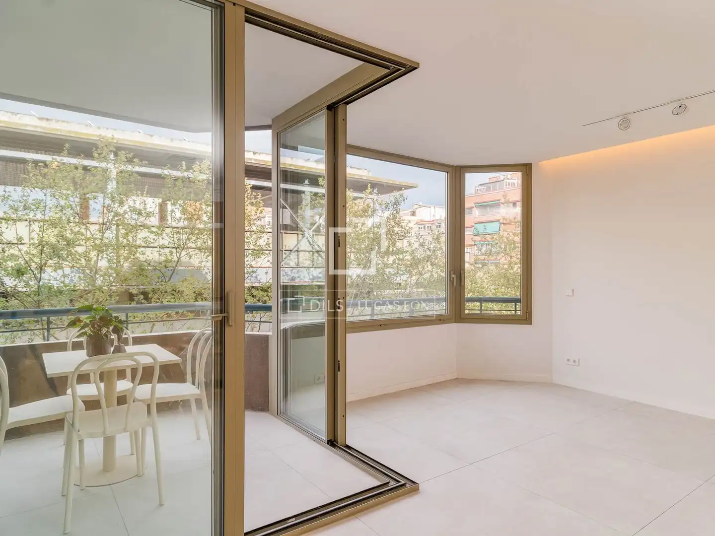 Wohnung zum Verkauf in Barcelona mit Heizung, Terrasse und Abstellraum