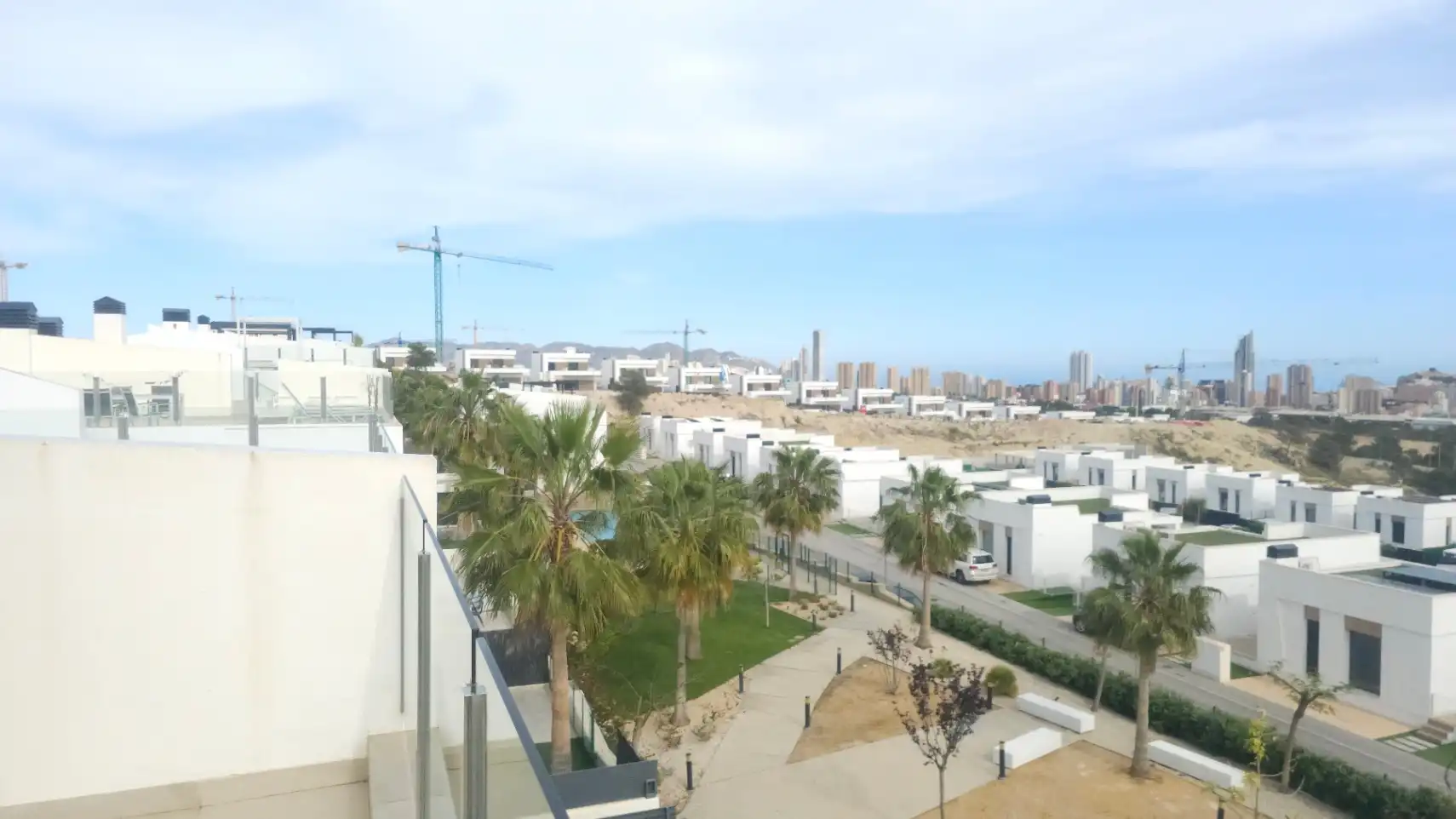 Vista exterior de Àtic de lloguer en Finestrat amb Aire condicionat, Calefacció i Terrassa