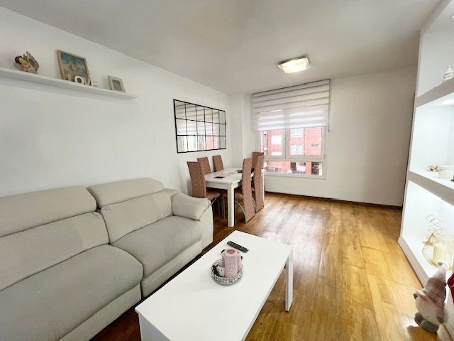 Sala de estar de Piso en venta en Santander con Calefacción, Parquet y Trastero
