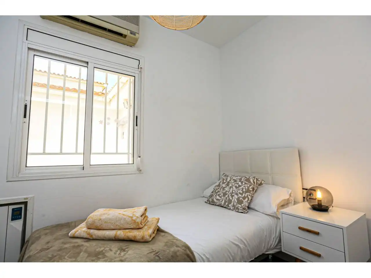 Dormitori de Casa o xalet en venda en Cambrils amb Aire condicionat, Jardí privat i Parquet