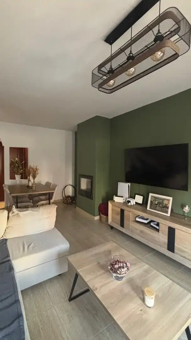 Sala d'estar de Casa adosada en venda en Vélez-Málaga amb Aire condicionat, Jardí privat i Terrassa