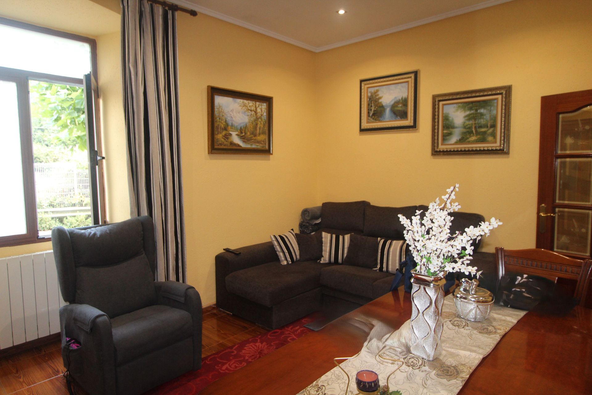 Sala de estar de Piso en venta en Ugao- Miraballes con Calefacción, Amueblado y Horno