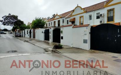 Exterior view of Single-family semi-detached for sale in Jerez de la Frontera  with Air Conditioner