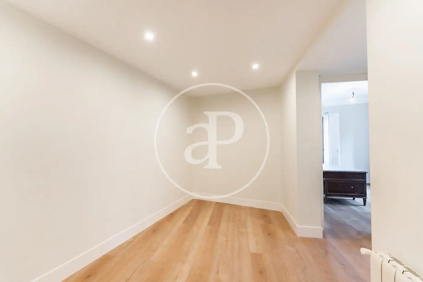 Flat for sale in Madrid  with Air Conditioner, Heating and Storage room