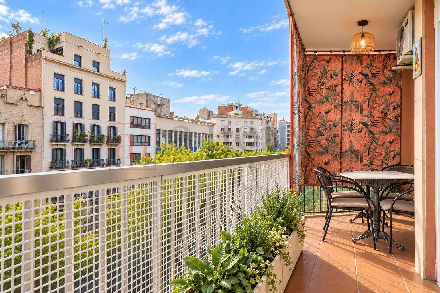 Appartamento con terrazza in vendita a Carrer del Comte d'Urgell, imagen 2