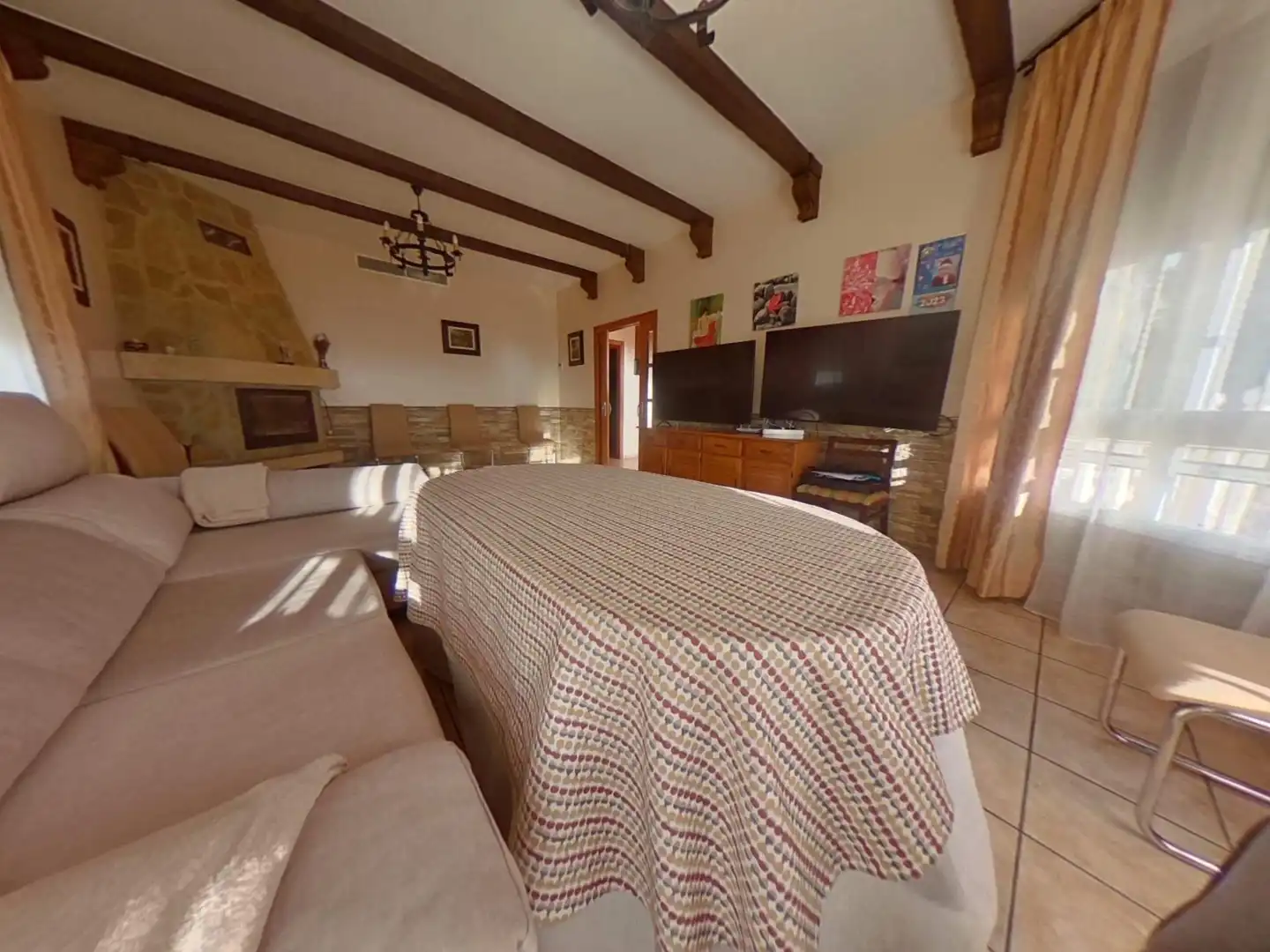 Sala de estar de Finca rústica en venta en Almodóvar del Río con Aire acondicionado, Jardín privado y Piscina