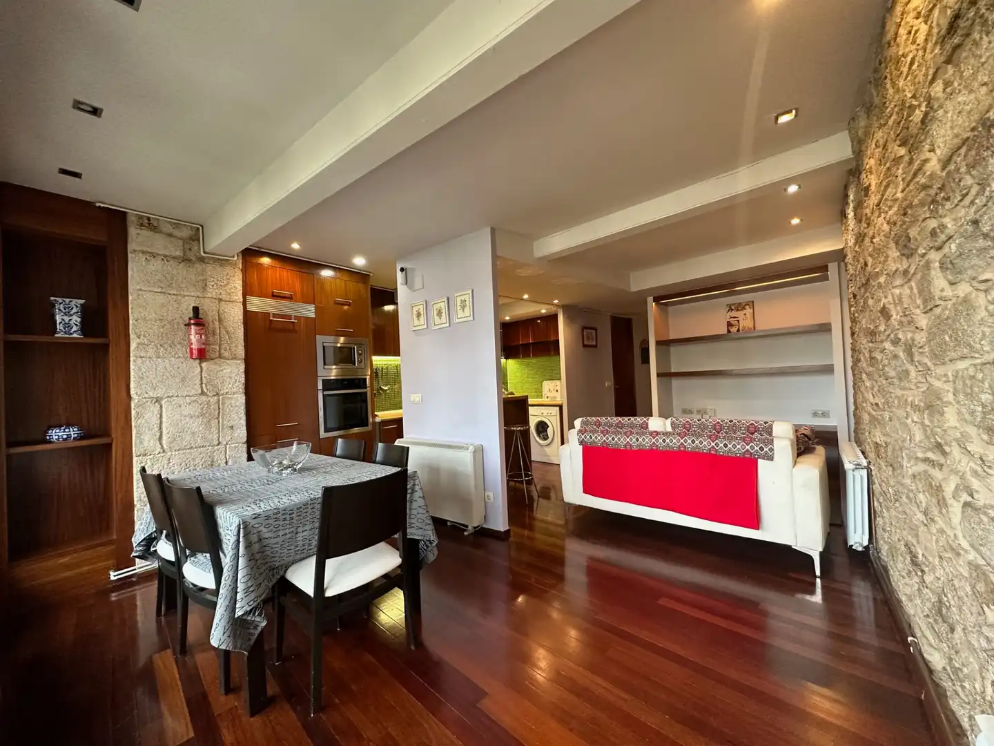 Esszimmer von Wohnungen zur Miete in Santiago de Compostela  mit Heizung, Privatgarten und Parkett