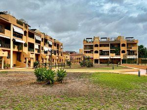 Exterior view of Flat for sale in San Juan de Aznalfarache  with Air Conditioner and Community pool