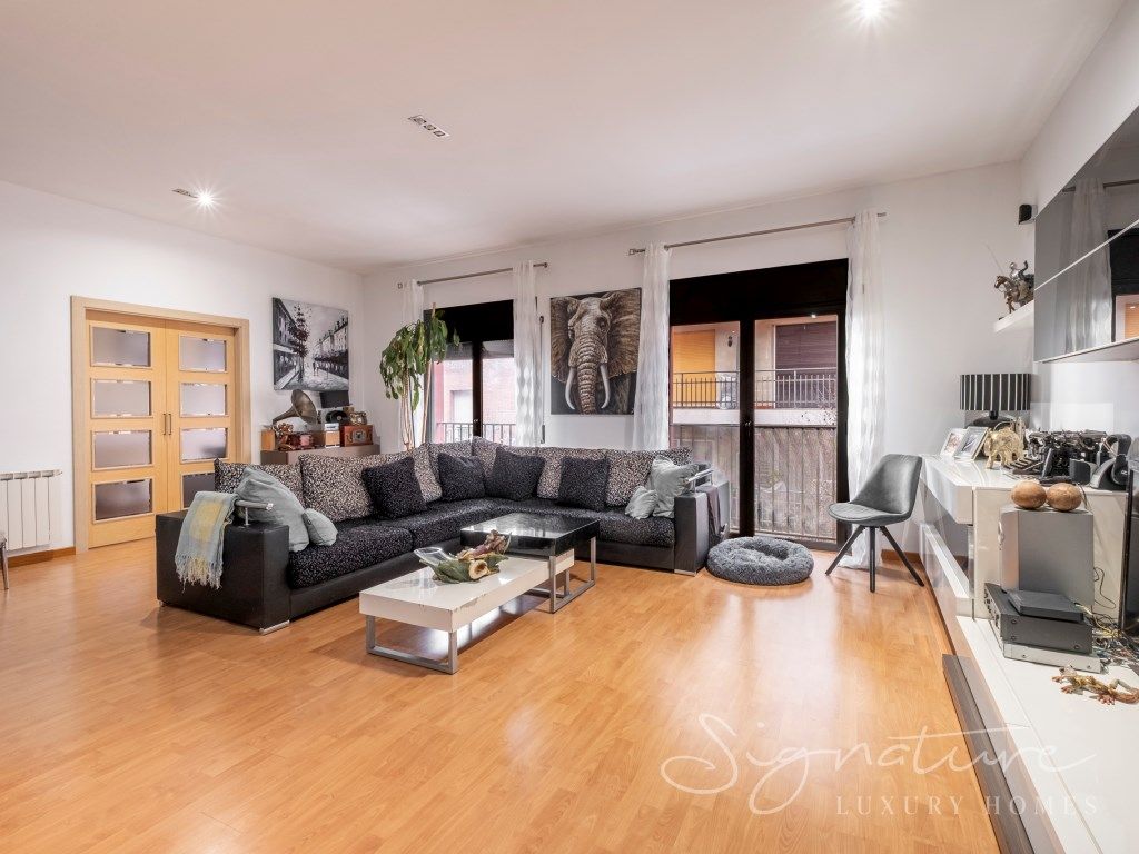 Living room of Planta baja for sale in Sant Cugat del Vallès  with Air Conditioner, Private garden and Terrace