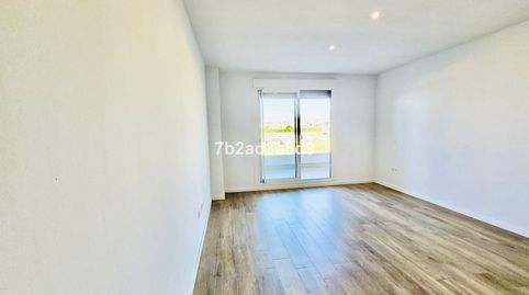 Apartamento moderno sin terminar en La Campana, Nueva Andalucía Este moderno apartamento orientado al sureste ofrece un excelente