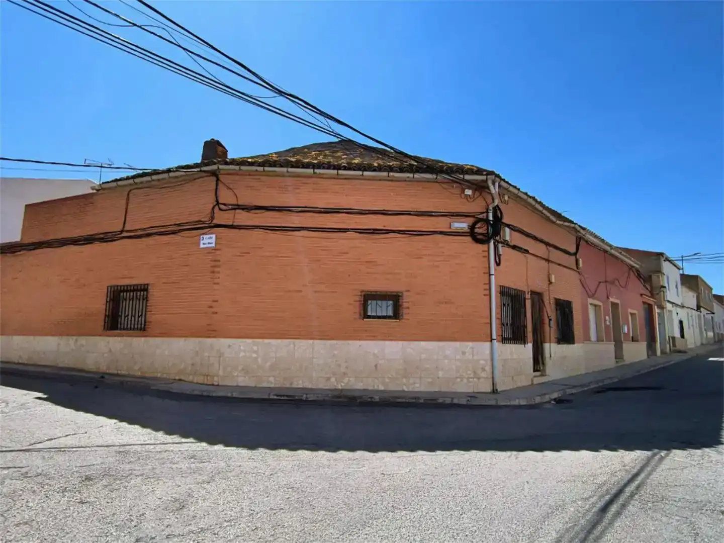 Vista exterior de Casa adosada en venta en Ledaña con Jardín privado, Trastero y Amueblado